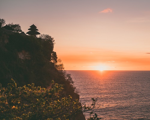 ULUWATU TEMPLE SUNSET| ROCK CLIFF TEMPLE | Bali Golden Tour