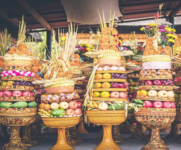 Offering Banten Gebogan | Balinese Hindu Offerings | Bali Golden Tour