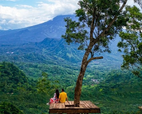 Lahangan Sweet and capture panoramic views of Mount Agung
