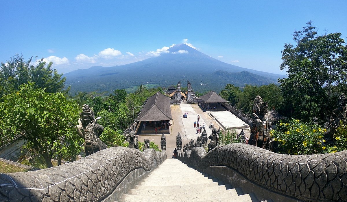 LEMPUYANG TEMPLE | KARANGASEM PLACES OF INTEREST | BALI GOLDEN TOUR