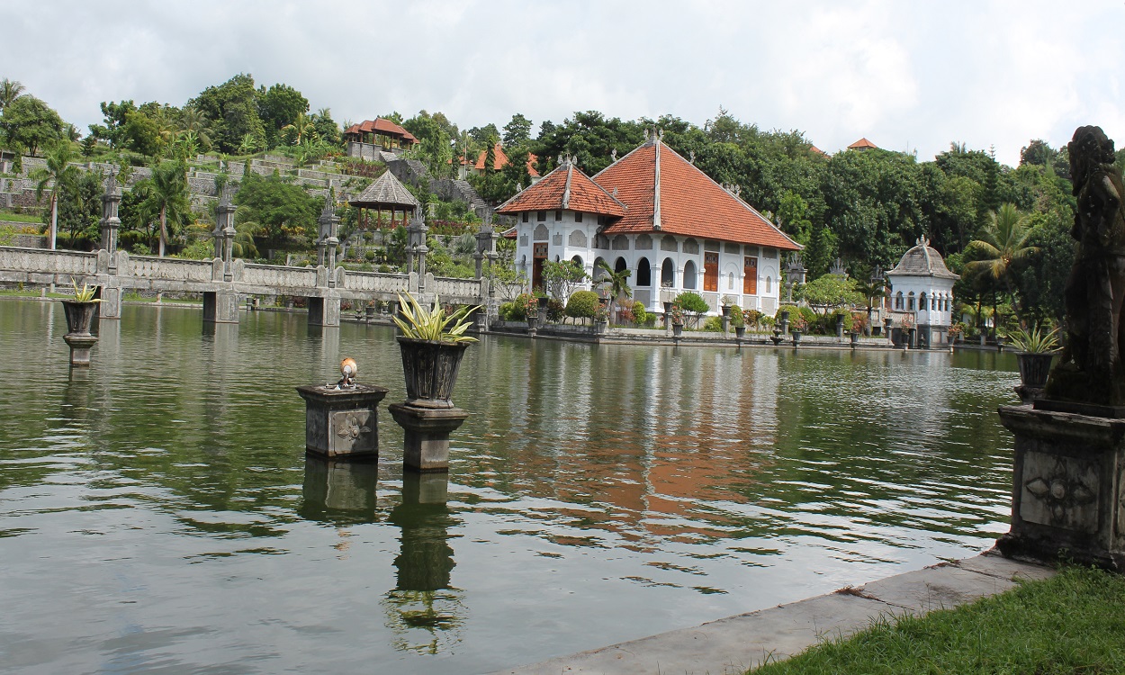 UJUNG WATER PALACE | TAMAN SUKASADA UJUNG | BALI INTEREST PLACE | BALI GOLDEN TOUR
