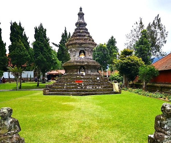 Budhist Stupa at Ulun Danu Beratan Temple | Tabanan Places of Interest | Bali Golden Tour