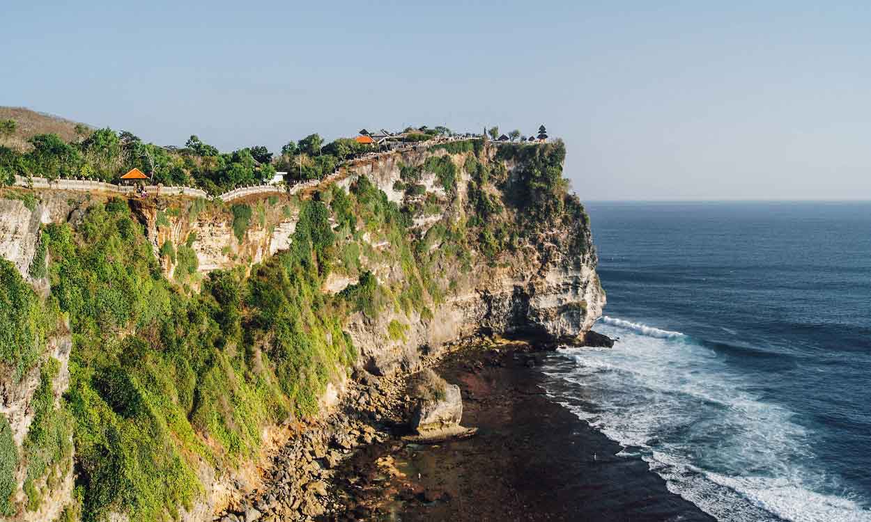 ULUWATU TEMPLE | ROCK CLIFF TEMPLE | BALI INTEREST PLACE | BALI GOLDEN TOUR