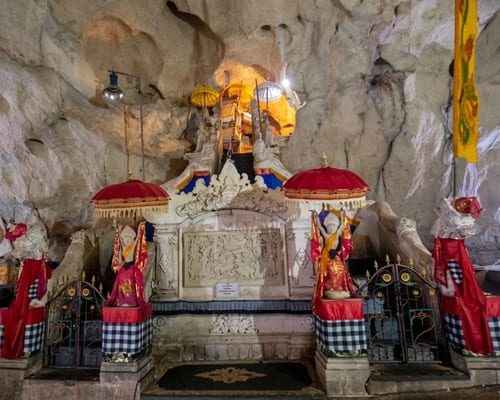 Goa Giri Putri Temple