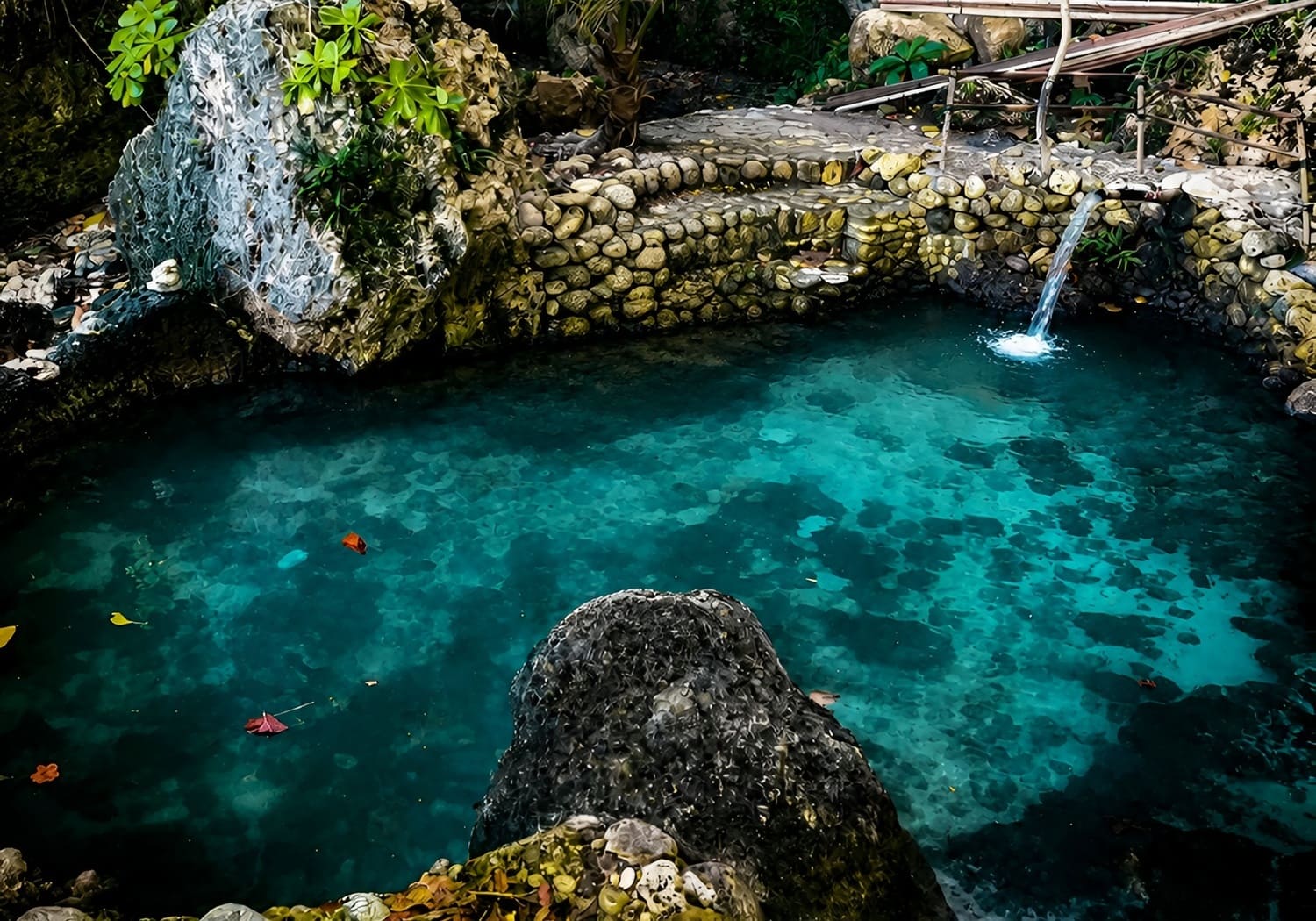 Tembeling Beach and Natural Pool | Bali Nusa Penida Islands | Bali Golden Tour
