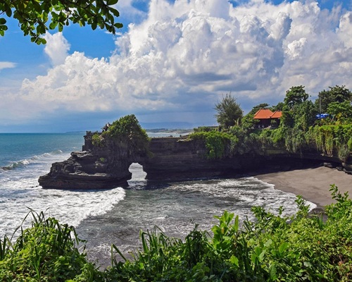 Tanah Lot Tour | Batu Bolong Temple | Bali Golden Tour